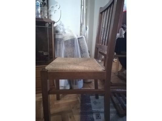 Πωλούνται 2 καρέκλες